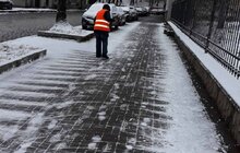 Фото 12: Для забезпечення проїзду по місту, зранку працювало 54 одиниці снігоочисної техніки