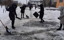 Фото 6: Працівники Львівської мерії долучились до прибирання міста від снігу
