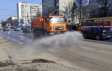 Фото 5: На вулицях міста працюють порохотяги та поливальні машини