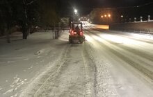 Фото 1: Для посипання доріг від ожеледиці минулої доби використано 527 м3 піскосуміші та 186 м3 солі