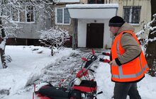 Фото 21: Комунальна техніка і двірники працюють на вулицях міста