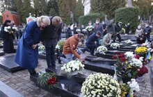Фото 10: У Львові вшанували загиблих Героїв України, які поховані на Личаківському кладовищі