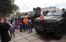 Фото 21: На площі перед Центром Довженка у Львові урочисто підняли Державний прапор