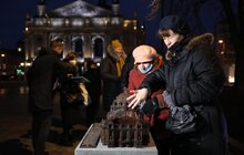 Фото 3: У Львові відкрили мініатюру Оперного театру із шрифтом Брайля