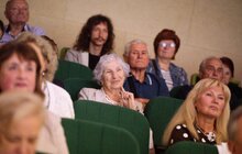 Фото 2: На 85-річчі Ярослава Кендзьора, співавтора фільму про прийняття Конституції, Львів передав 20 млн грн для 24-ї бригади