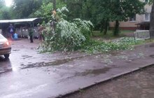 Фото 4: Наслідки негоди комунальні служби ліквідовують сьогодні, працюватимуть й завтра