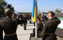 Фото 2: У Львові підняли Державний прапор над Меморіалом пам’яті Героїв Небесної Сотні