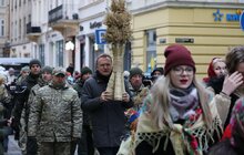 Фото 4: У Львові встановили чотирьохметрового різдвяного дідуха