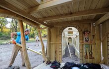 Фото 9: У парку Франка почали встановлювати унікальну ігрову зону «Лис Микита»