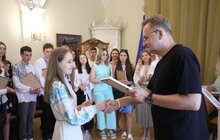 Фото 21: Учням, які отримали 600 балів на цьогорічному тестуванні, виплатять по 15 тисяч гривень