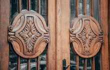 Фото 2: Реставратори відновили вхідну браму на вулиці Карпінського