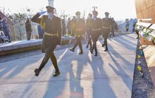 Фото 8: На Меморіалі Героїв Небесної сотні підняли синьо-жовтий стяг та привітали волонтерів з їхнім днем