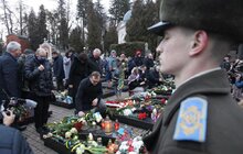 Фото 3: На Личаківському кладовищі у Львові вшанували пам'ять Героїв Небесної Сотні