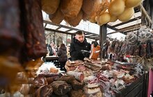 Фото 11: Ікони, шеврони, прикраси, делікатеси з м'яса: сьогодні у Львові стартував Ветеранський ярмарок (відео)