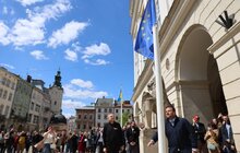 Фото 3: У центрі Львова підняли прапор Європейського Союзу (відео)