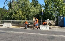 Фото 2: На Кульпарківській ремонтують аварійний міст: вже відновили тротуар і розпочали укріплення балок