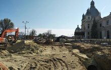 Фото 3: Реконструкція пл. Двірцевої: 70% інженерних мереж вже замінені