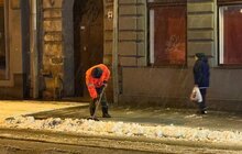 Фото 7: 84 одиниці спецтехніки та понад 1200 двірників прибирають місто від снігу