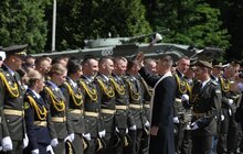 Фото 8: Вітаючи випускників Академії сухопутних військ, Андрій Садовий запропонував вже впровадити стандарти НАТО в Україні