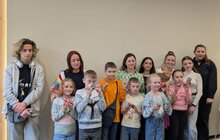 Фото 6: Традиція, що єднає покоління: у Львові діти Захисників і Захисниць України створювали великодні писанки