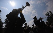 Фото 3: У День Героїв у Львові поклали квіти до пам’ятника Степану Бандері та інших захисників України