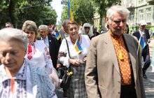 Фото 2: На пр. Свободи відбулося урочисте проходження з нагоди Дня Героїв