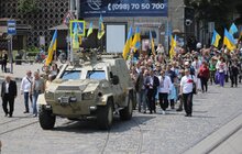 Фото 8: На пр. Свободи відбулося урочисте проходження з нагоди Дня Героїв