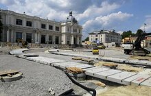 Фото 3: На пл. Двірцевій встановили делініатори