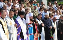 Фото 7: День Незалежності розпочався з молитви на Личаківському кладовищі
