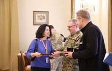Фото 1: У Львові відзнаками Міністерства оборони України нагородили волонтерів та військових