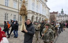 Фото 15: У Львові встановили чотирьохметрового різдвяного дідуха