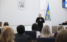 Фото 1: 100 львівських педагогів отримали по 25 000 гривень (відео)