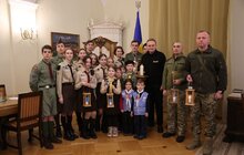 Фото 13: Львівські пластуни передали місту Вифлеємський вогонь миру