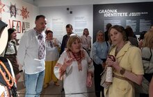 Фото 8: Українська вишивка як мова свободи: у Словенії відкрили виставку зі строями зі збірки львівського музею