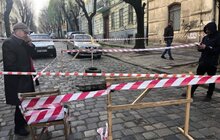 Фото 1: Львівводоканал ліквідує провал на каналізаційному колекторі на вул. Олени Степанівни