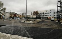Фото 11: Реконструкція пл. Двірцевої: розпочато монтаж трамвайної контактної мережі