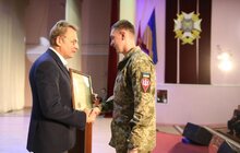 Фото 8: Андрій Садовий привітав військовослужбовців з Днем Збройних Сил України та вручив їм відзнаки