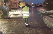 Фото 12: Сьогодні вночі для посипання доріг і тротуарів від ожеледиці використали 277 м³ піскосуміші і солі