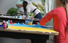 Фото 3: У Львові діти переселенців розфарбували 25 футболок для аукціону на потреби постраждалих від війни