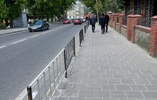 Фото 1: У Львові демонтують вуличне огородження на ще кількох вулицях