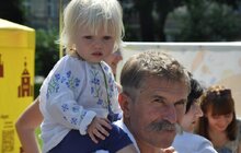 Фото 1: Фестиваль добра «Червоні носики» підтримав важкохворих дітей