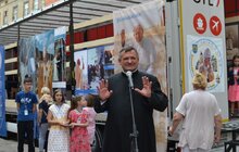 Фото 13: У Львові запрацював унікальний мобільний музей з особистими речами святого Івана Павла ІІ