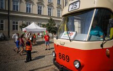 Фото 5: У Львові курсує екскурсійний трамвай, який допомагає збирати гроші на дитячу реабілітацію (відео)