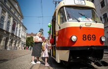 Фото 11: У Львові курсує екскурсійний трамвай, який допомагає збирати гроші на дитячу реабілітацію (відео)