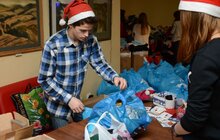 Фото 4: Міський голова відвідав Фабрику Святого Миколая і залишив подарунки дітям
