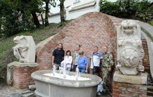 Фото 12: На «Криниці з левами» встановили відреставровані скульптури левів і запустили фонтан