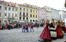 Фото 17: У Львові відбулося карнавальне відкриття театрального фестивалю «Золотий Лев на вулиці - 2020»