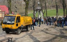 Фото 1: У Львові розпочали прибирання парків та весняну висадку дерев