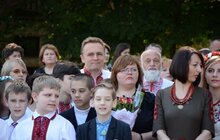 Фото 14: У школах міста урочисто святкують закінчення навчального року