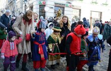 Фото 33: Звізду Миру та десятки інших різдвяних зірок пронесли Львовом учасники Ходи звіздарів